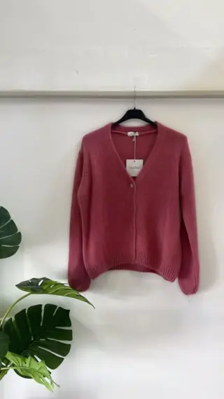 New company alert ‼️

🌸 La Maille Parisienne 🌸 

These cardigans come in short sleeve and long sleeve and made in Italy. Starting at only £49 !! 🌺